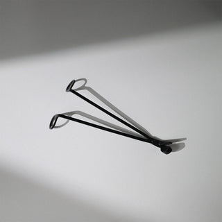 a shadowed picture of the black wick trimmer 