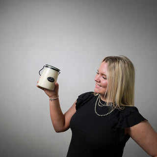 someone being happy about a 22oz candle 